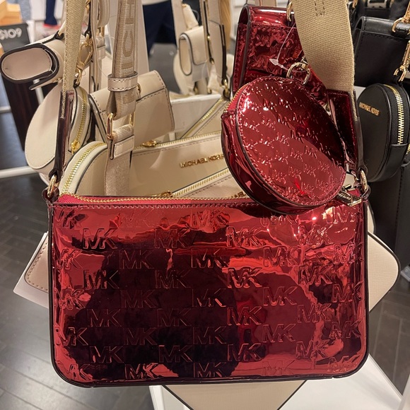 MICHAEL KORS Jet Set Sm Patent Logo Debossed Crossbody Apple Airpods
XBody Tech - Picture 5 of 8